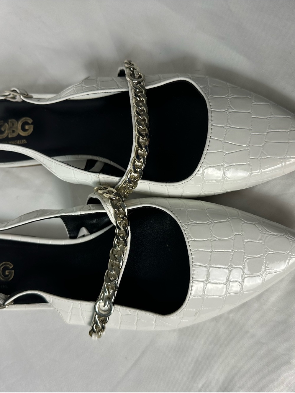 GBG Los Angeles White Croc-Embossed Pointed Flats with Silver Chain 10 M